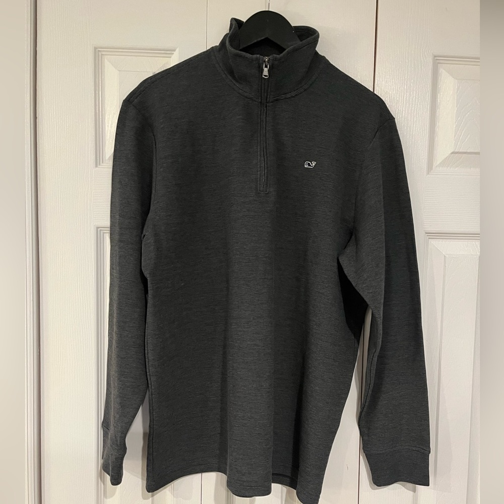 Men’s Large Vineyard Vines 3/4 zip in black and grey.